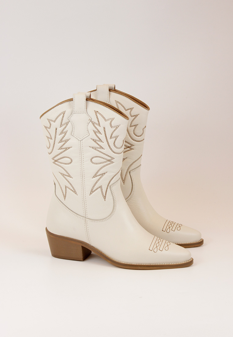 FOTOGRAFÍA DE PAR DE LAS BOTAS 7126 INDHIRA