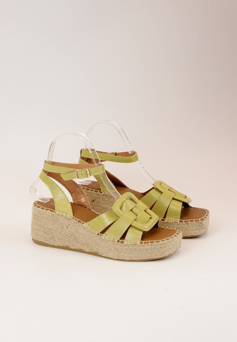 Fotografía par de sandalias con cuña 8882 CLAVEL