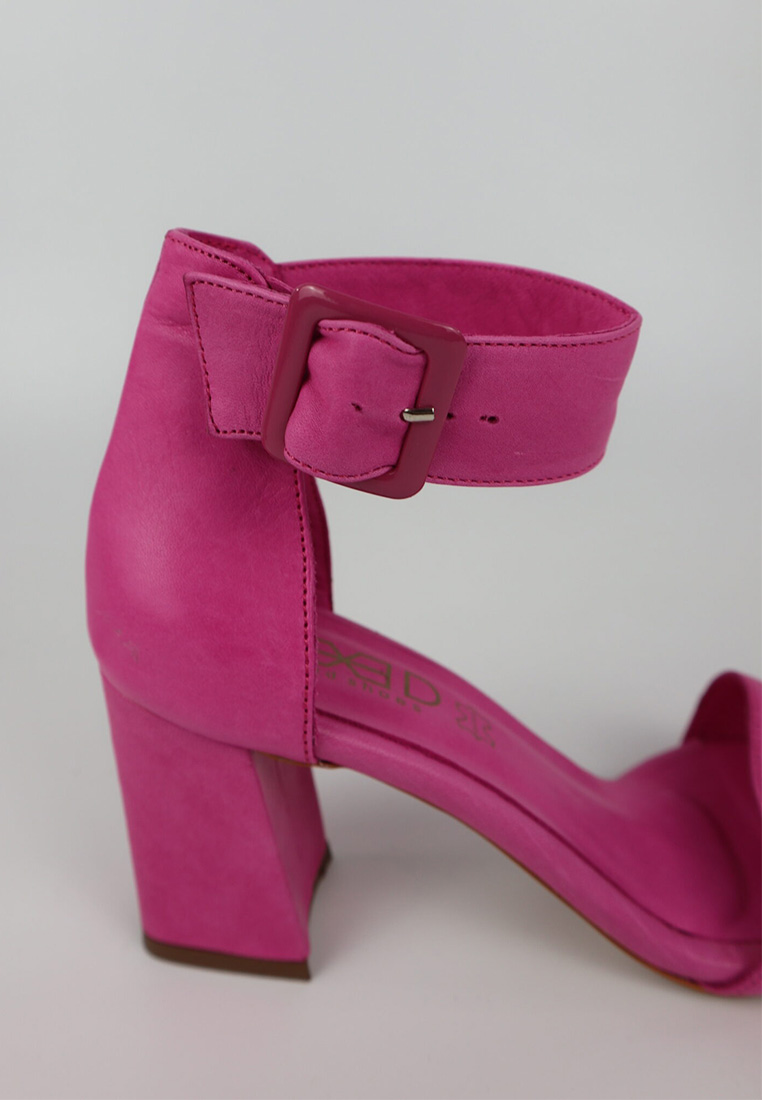 SANDALIAS DE TACÓN PIEL FUCSIA VEXED DETALLE