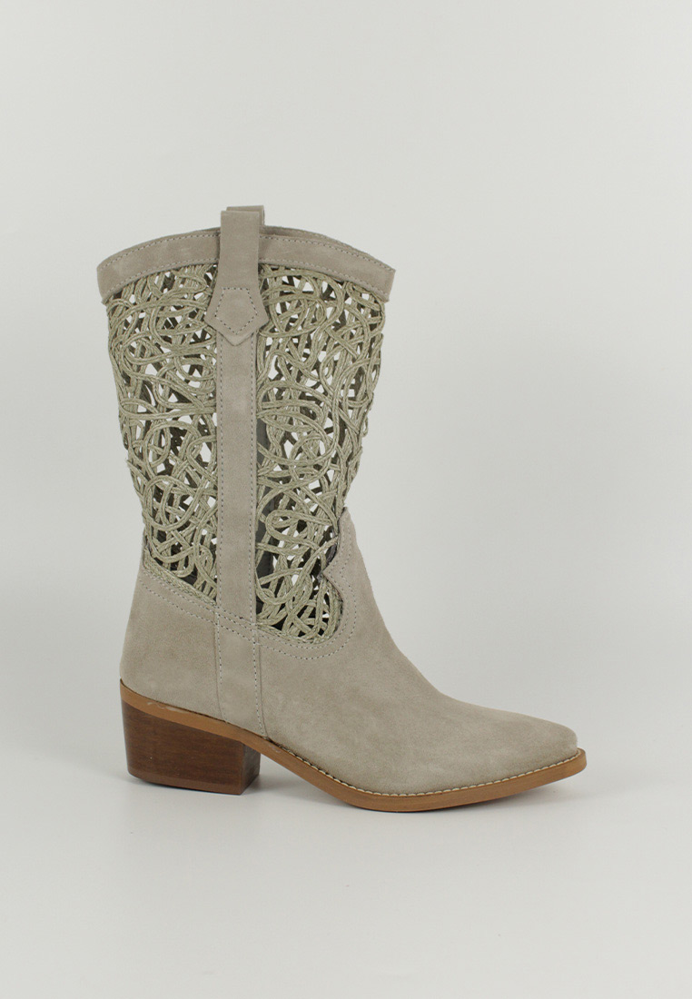 6968 ALESSANDRA STONE UNA IMAGEN DE LAS BOTAS 6968 EN TONO STONE ALESSANDRA DE PERFIL