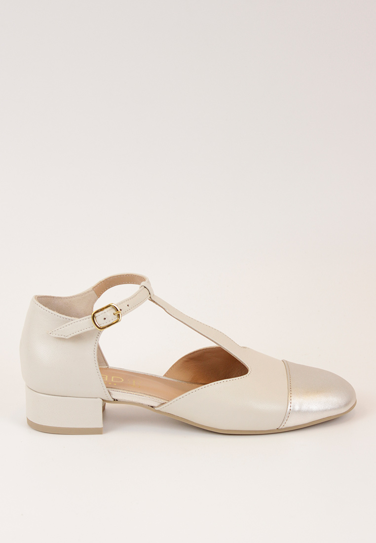 IMAGEN 4 Fotografía lado zapatos 23527 DENI CAMORI PEARL