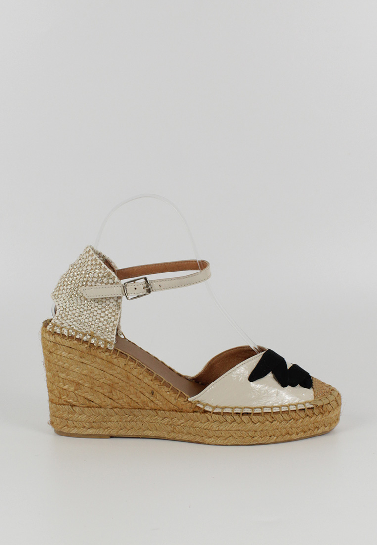 ALPARGATA-8891-MARILIN-IVORY Fotografía de perfil de las alpargatas 8891 MARILIN IVORY