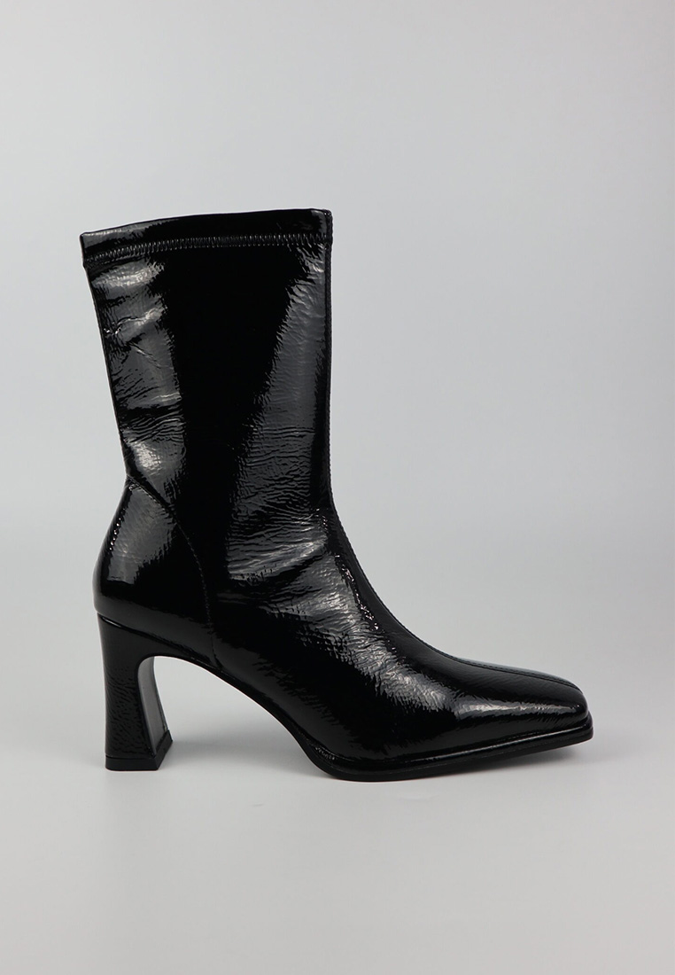 IMAGEN-67 FOTOGRAFÍA DE LOS BOTINES DE CHAROL NEGRO 2304 SIENA DE LADO