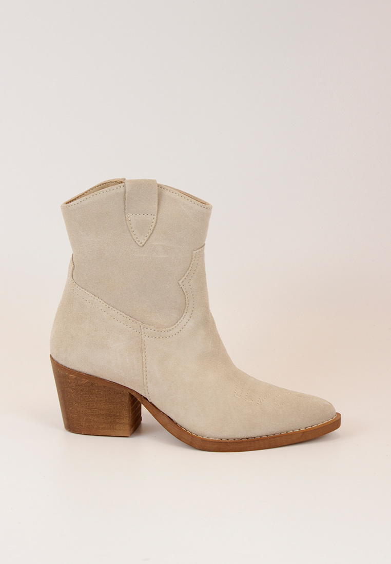 IMAGEN-8 FOTOGRAFÍA DE LADO DE LOS BOTINES 6540 AREIA VELO