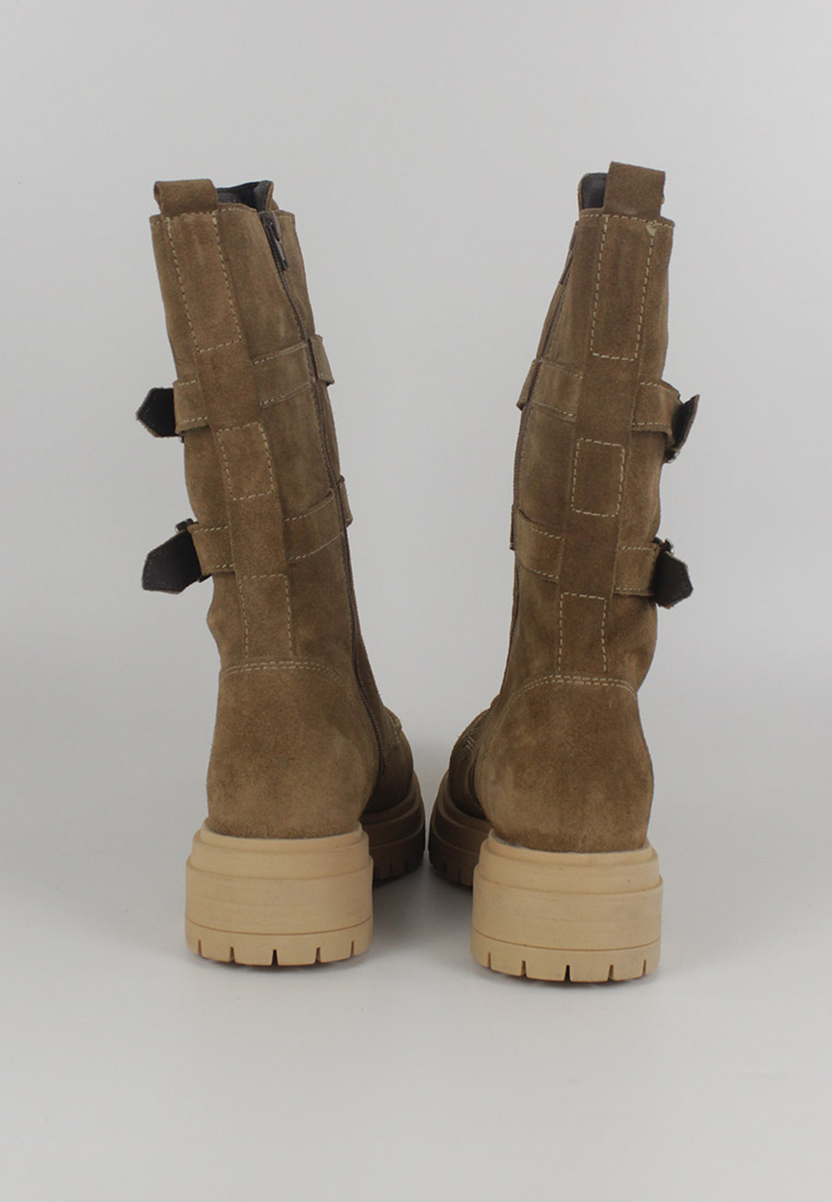 Imagen par botas 6847 ENIF vista desde atrás Imagen par botas 6847 ENIF vista desde atrás